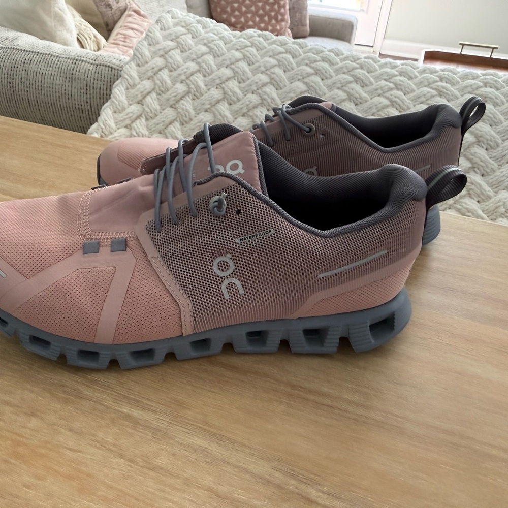 On Running Women’s Athletic Shoes in Pink and Gray